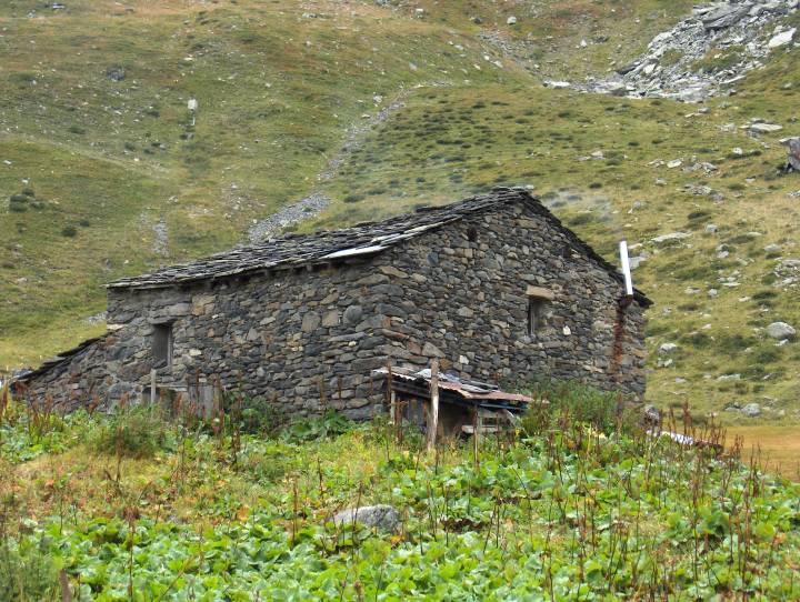 Une cabane de berger dans le vallon de valmeinier 